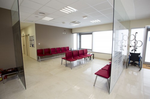 Sala de espera de la clínica de Estepona